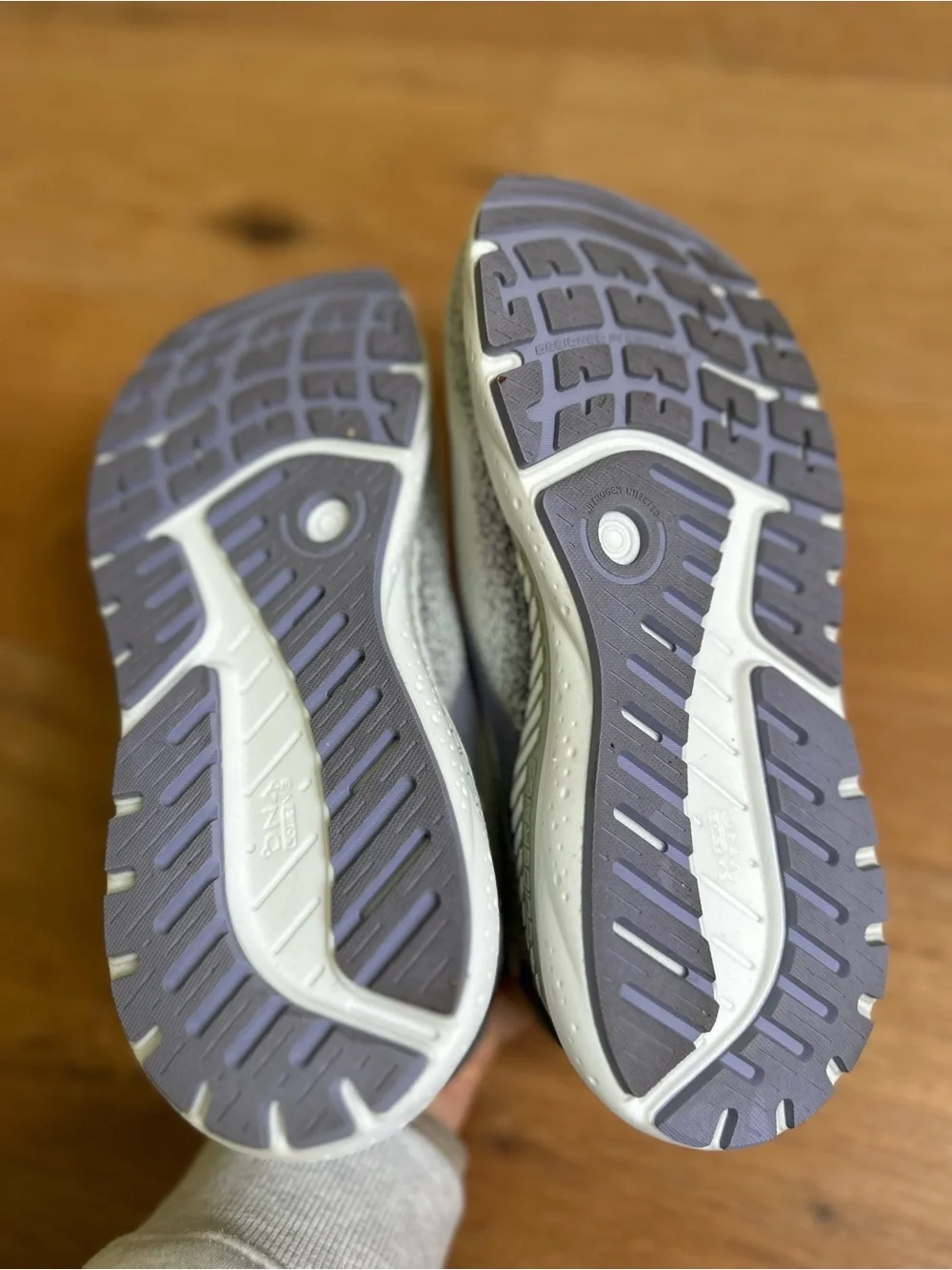 Brooks Ariel GTS 24 Running Shoes Grey Lavender Sz 9